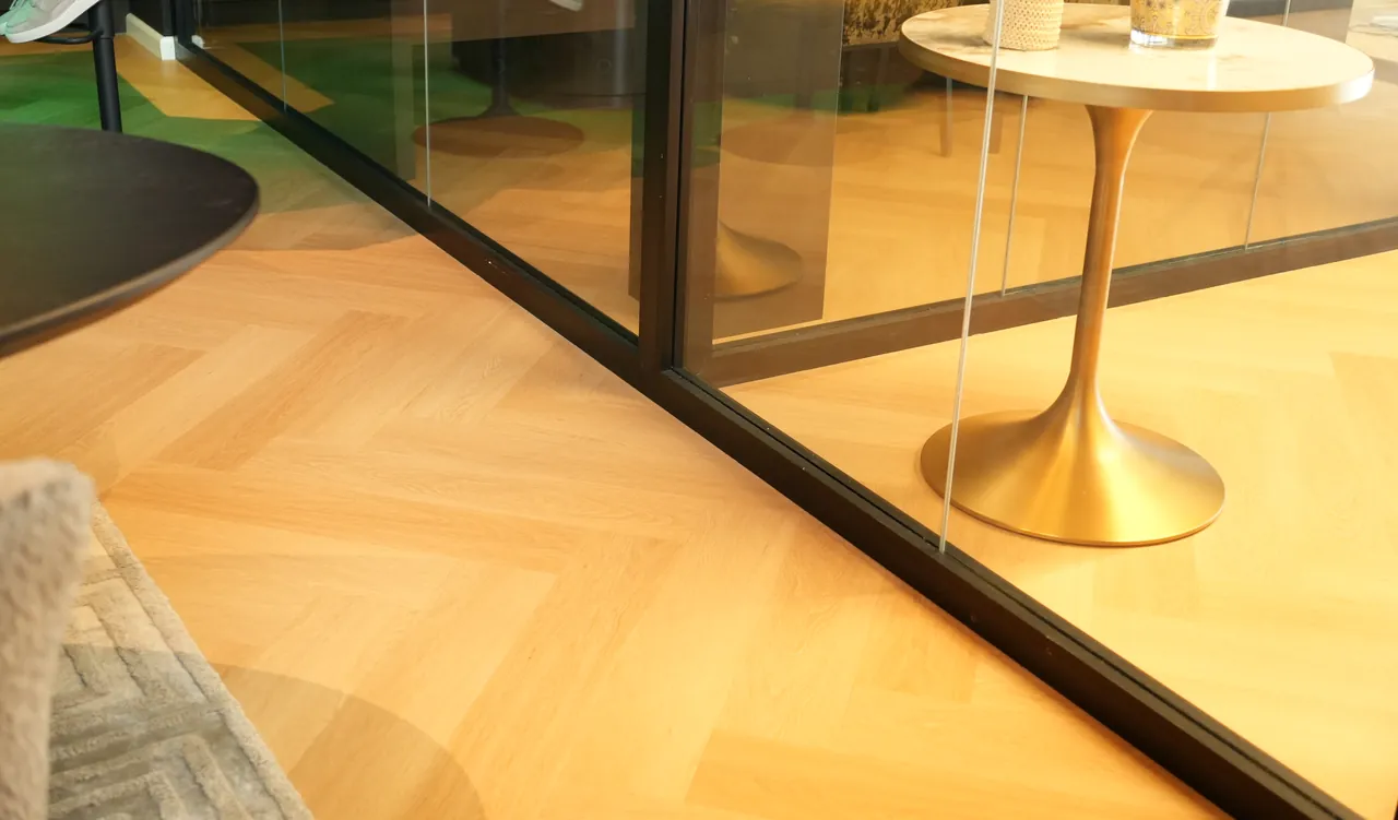Interieur van een modern kantoorpand