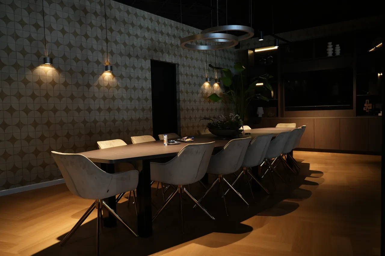 Vergaderzaal in een modern kantoorpand