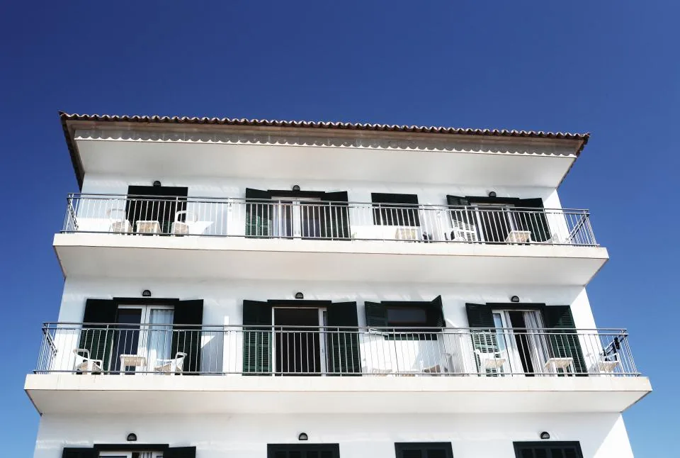 Appartementengebouw met balkons
